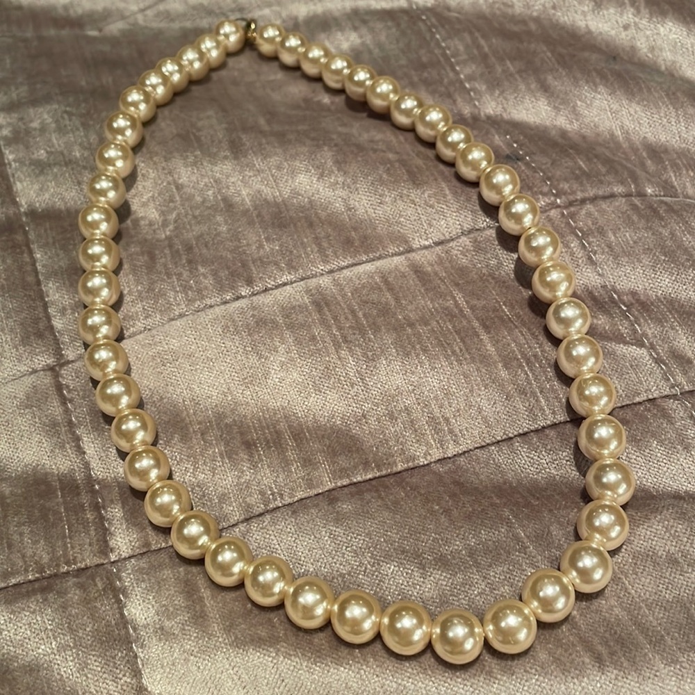 Single Strand Faux Pearls 18”